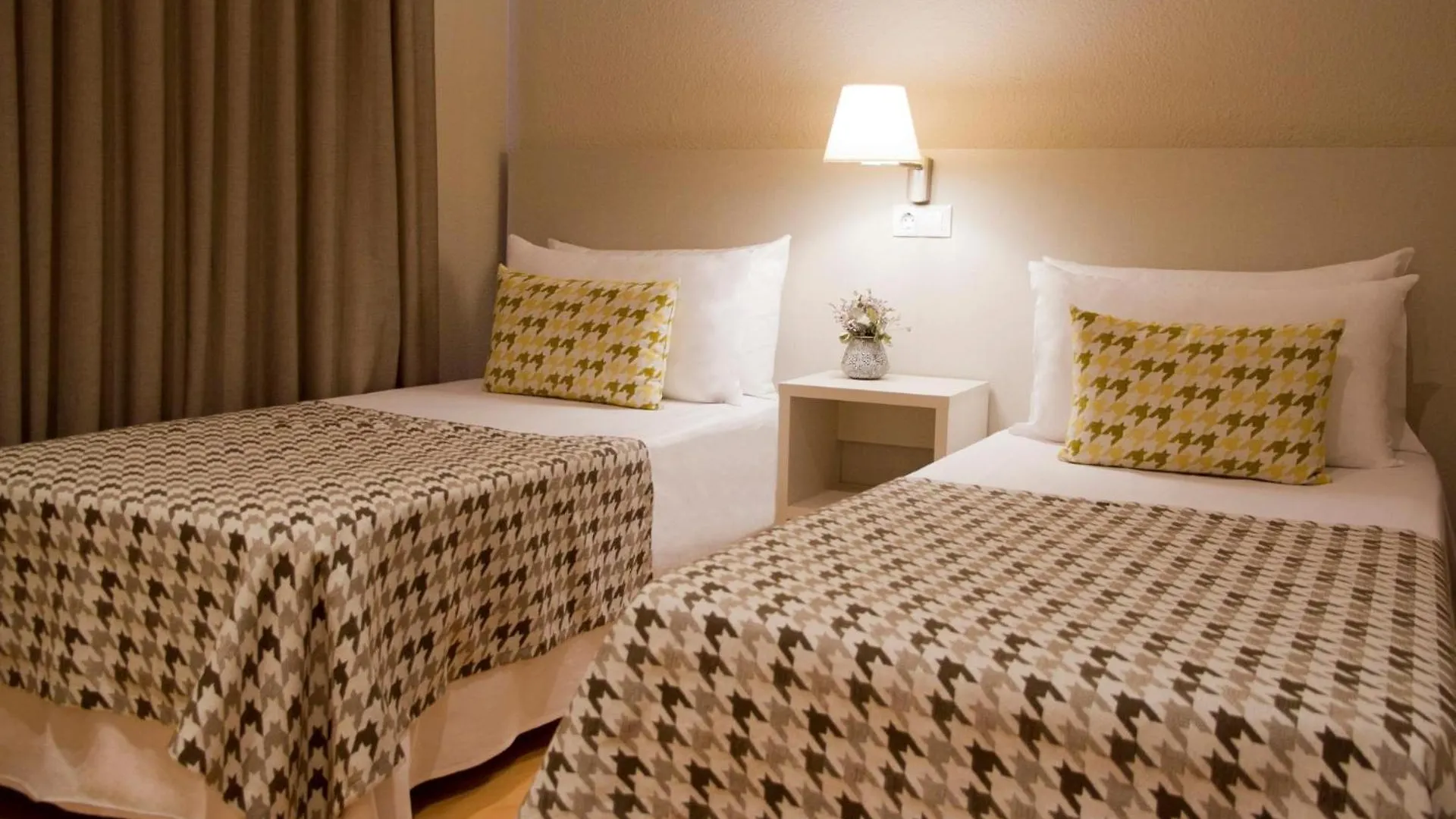 ALEGRIA Plaza Paris Hotel Lloret de Mar